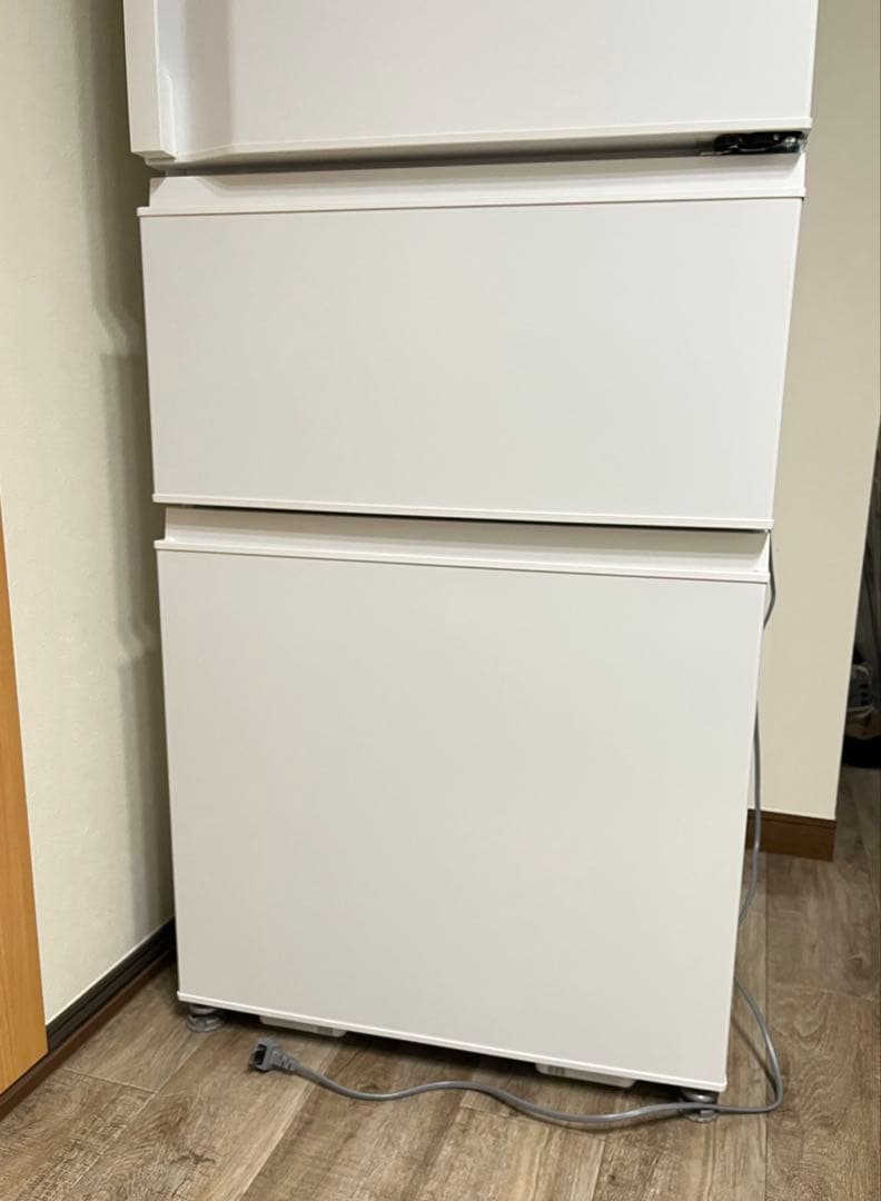 【超メルカリ市お値引き】TOSHIBA 冷蔵庫 ホワイト　294リットル