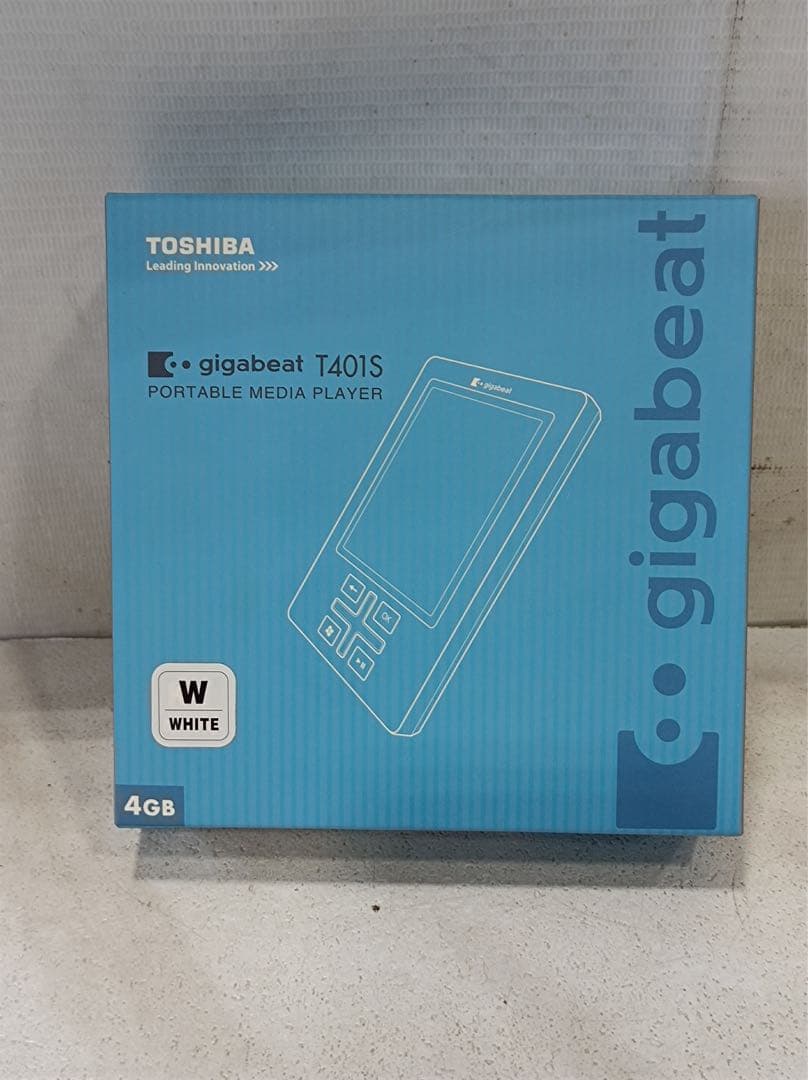 八6699【未使用品】TOSHIBA ポータブルメディアプレーヤー 4GB