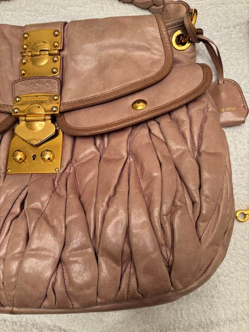 MIU MIU パステルピンク マトラッセ ハンドバッグ