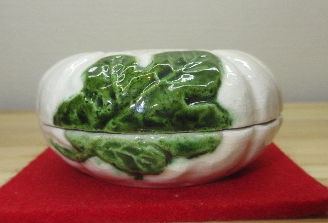 送料込【逢絢亭】茶道具 香合 楽焼 白菊香合 八事窯 中村道年 共箱入り