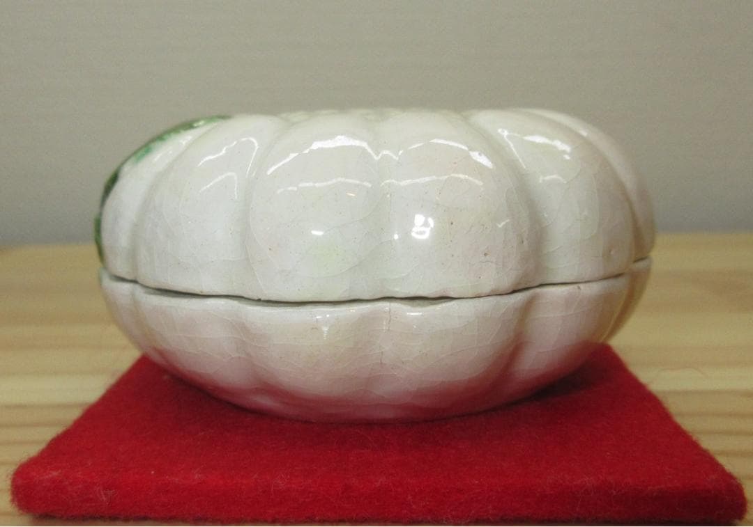 送料込【逢絢亭】茶道具 香合 楽焼 白菊香合 八事窯 中村道年 共箱入り