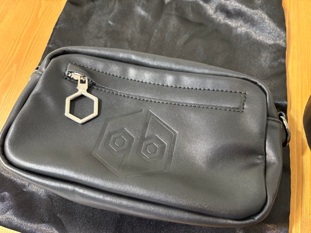 【値下げ】女王蜂 qb luxury mini bag ショルダーバッグ