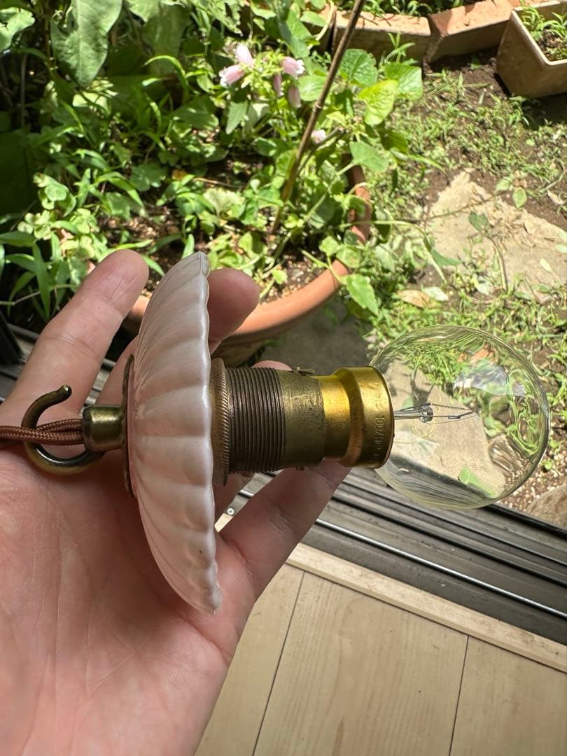 20年代 フランス アンティーク オパリンローズの可愛らしいお花アトリエランプ＊