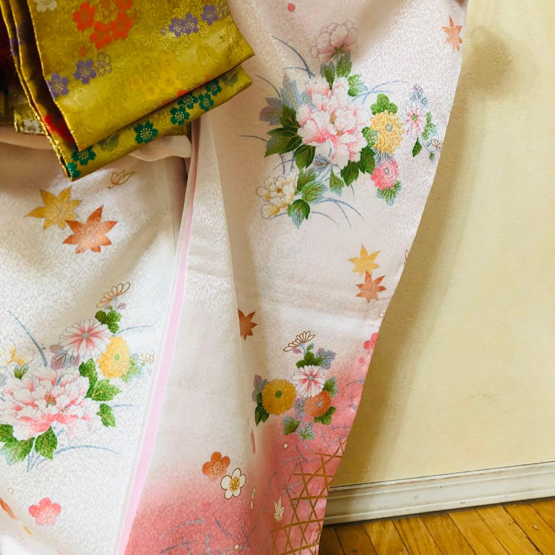 七五三七歳❣️四つ身着物未使用⭐︎白地に花々金彩煌びやか絢爛⭐︎完全フルセット銘品