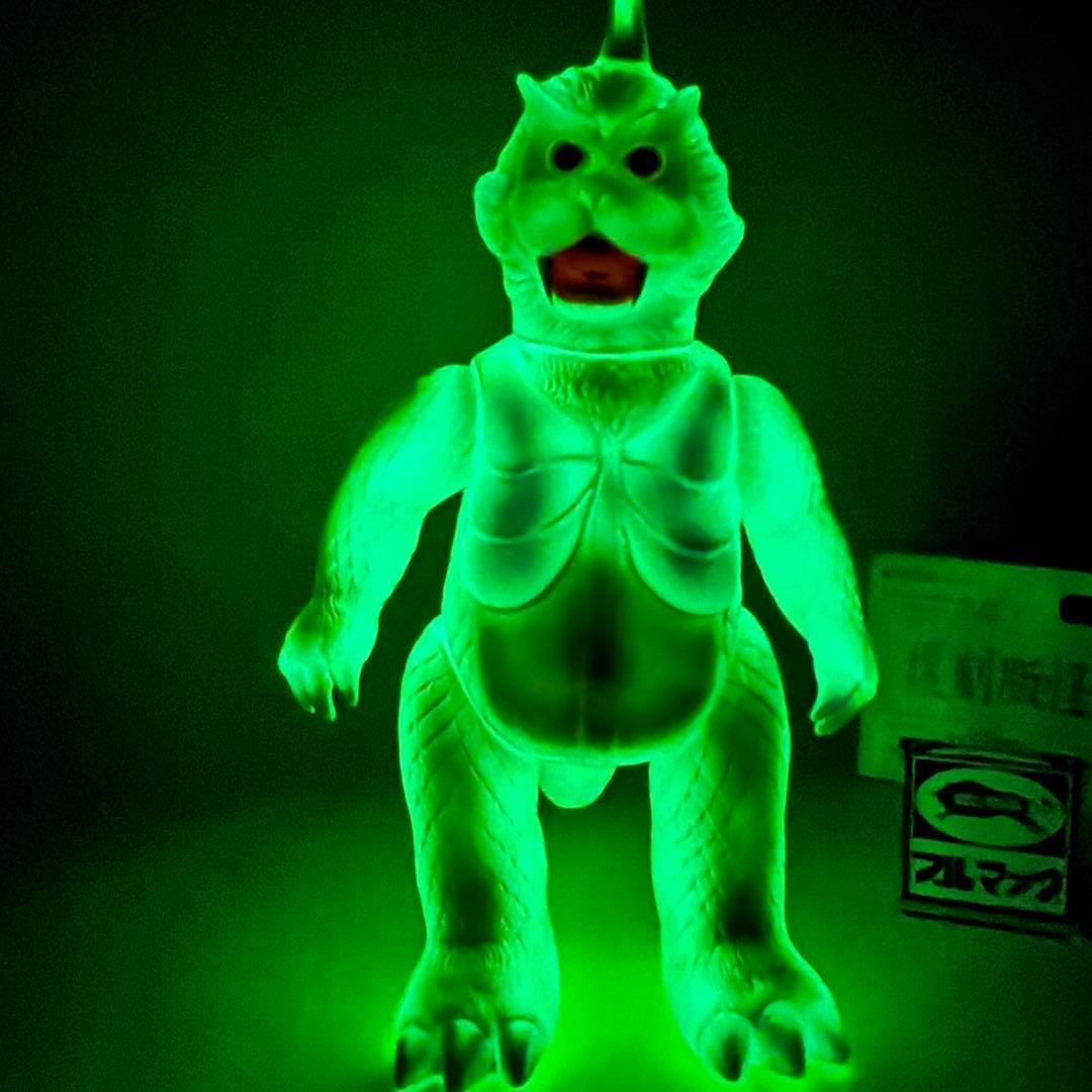 ブルマァク ポピー ゴメス 蓄光 レア ソフビ と ブルマァク アクリル板付