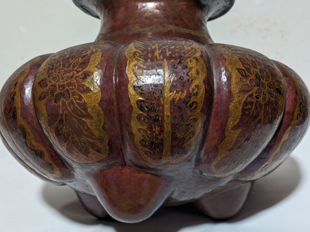 ♦銅器鎚起目 阿古陀形 草花文様 三足 壺 花器 花活け 置物 ペルシャ 骨董品