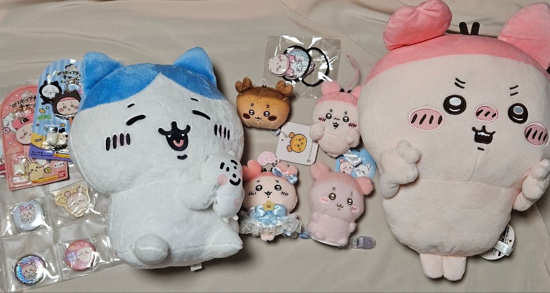ちいかわ　古本屋(カニちゃん)、ハチワレ　ぬいぐるみ　グッズ　大量　まとめ
