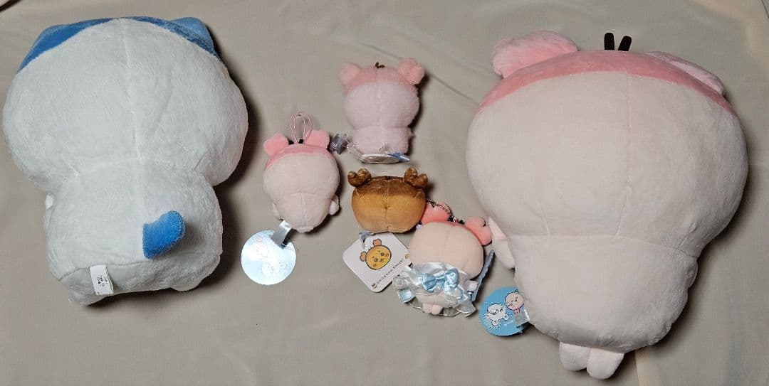 ちいかわ　古本屋(カニちゃん)、ハチワレ　ぬいぐるみ　グッズ　大量　まとめ