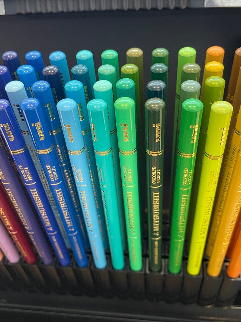 三菱色鉛筆　ユニカラー100色セット　(塗り絵ブックのおまけ付き)