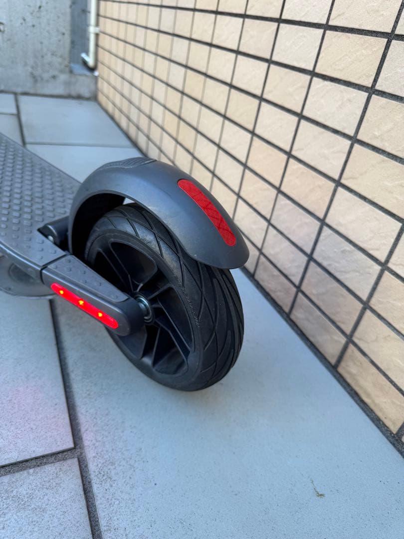 折りたたみ式グレーキックボード　Ninebot by Segway キックボード