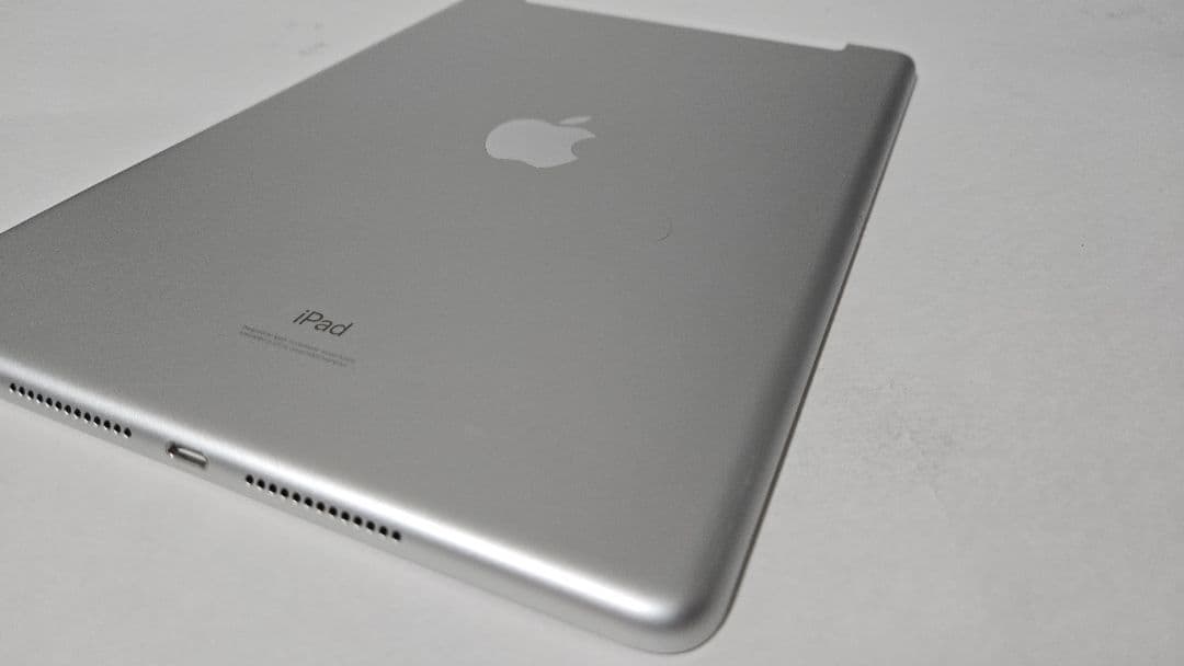 iPad 第8世代 32GB Wi-Fi+Cellular シルバー☆送料込