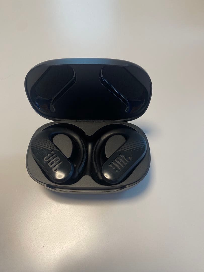 JBL ワイヤレスイヤフォン ブラック 充電ケース付き