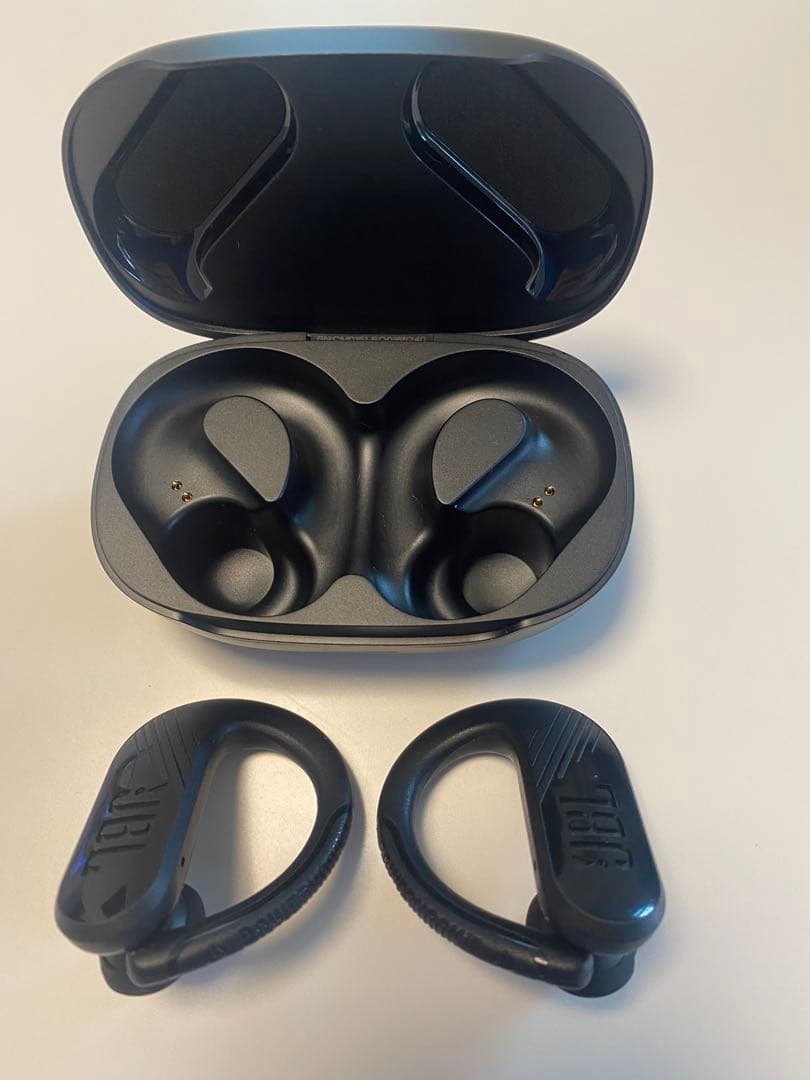 JBL ワイヤレスイヤフォン ブラック 充電ケース付き