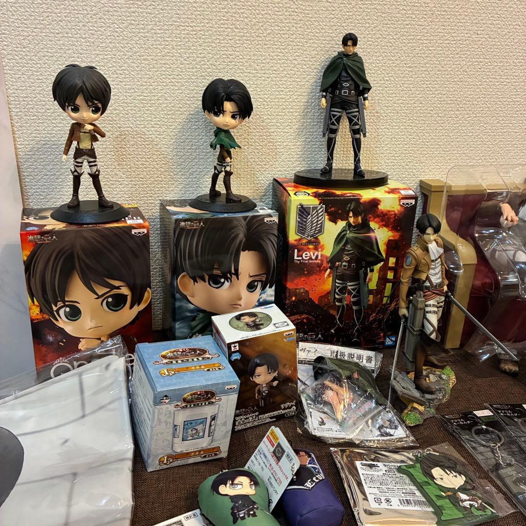 進撃の巨人 グッズ 大量 まとめ売り リヴァイ フィギュア 300点以上