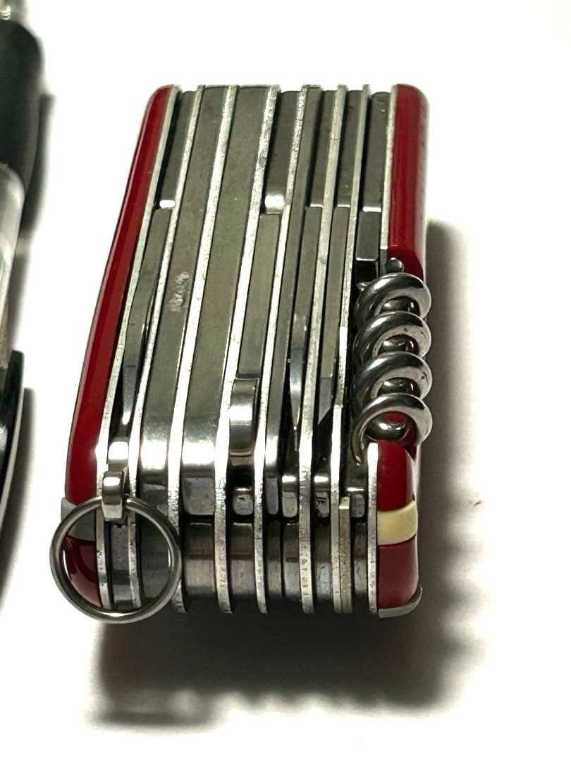 VICTORINOX マルチツール　スイスアーミーナイフ携帯折り畳みナイフ赤1点