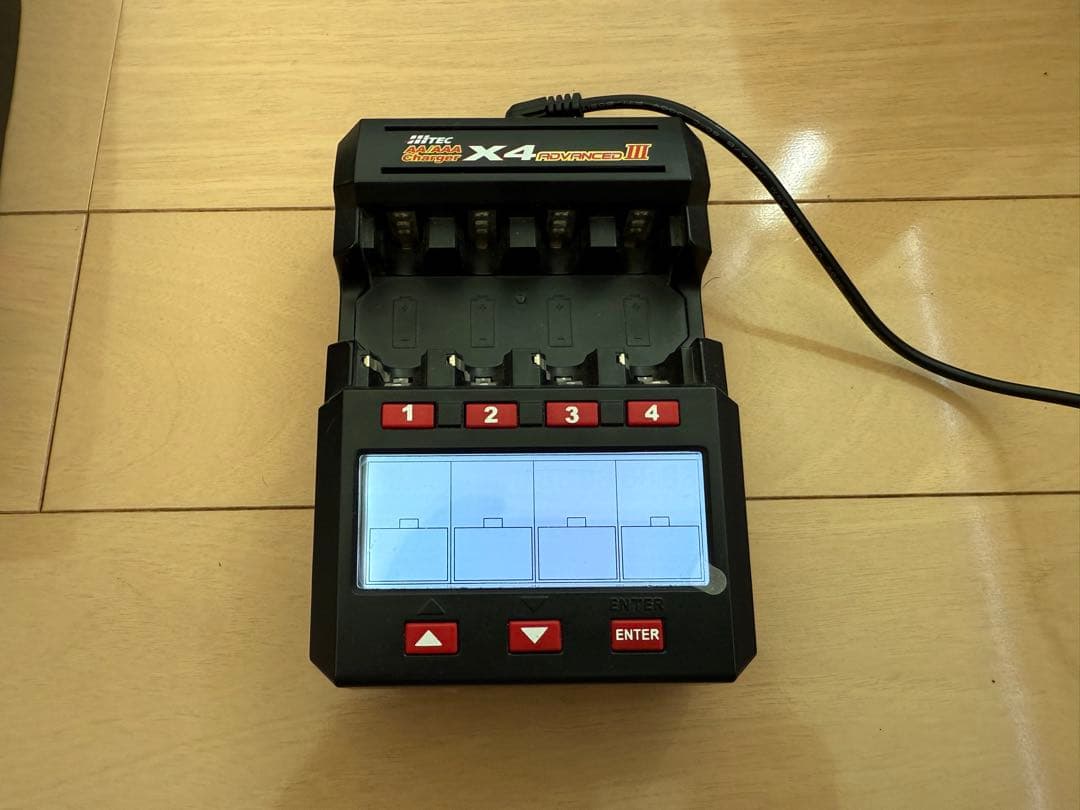 HITEC X4 Advanced III 充電器　ミニ四駆