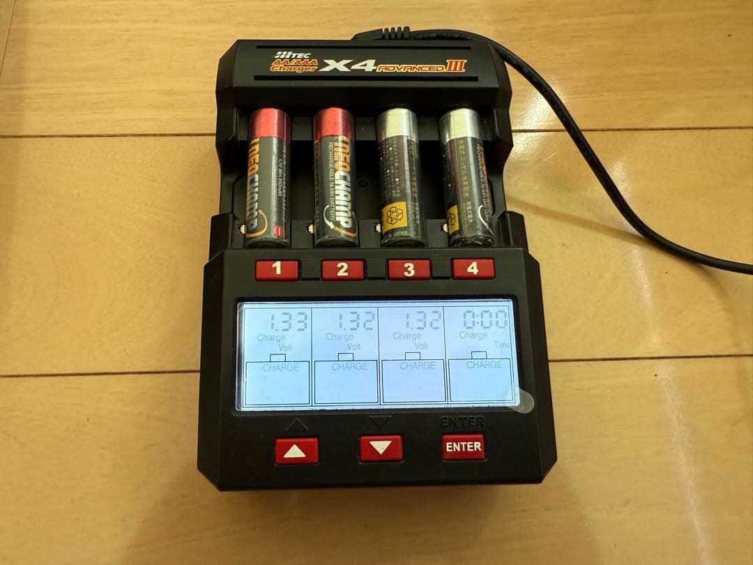 HITEC X4 Advanced III 充電器　ミニ四駆