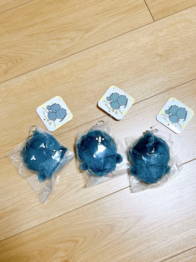 ちいかわ　グレーの子3体　おてだまにもできちゃつマスコットセット