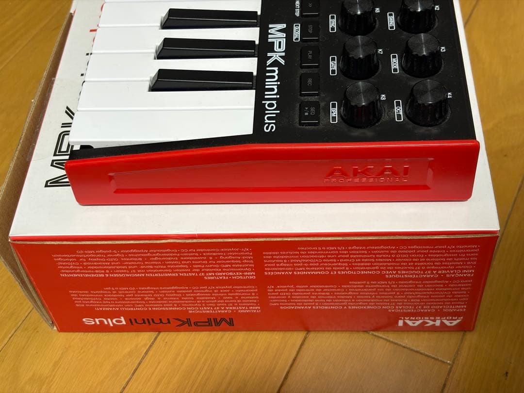 AKAI MPK mini plus MIDIキーボード