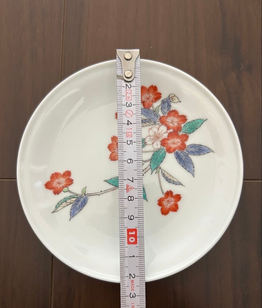 柿右衛門窯　有田焼　桜文　4寸　額皿　共箱　栞　皿立て　新品　送料込み　匿名配送