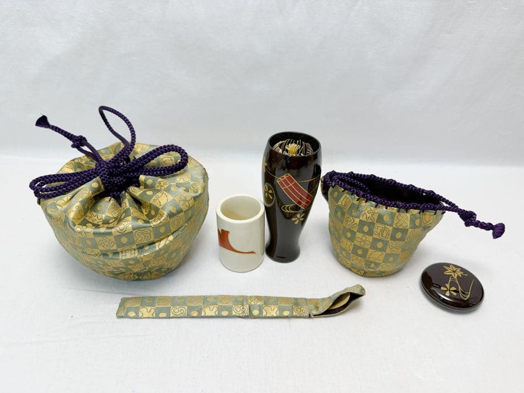 ほぼ未使用 茶道具 溜塗へぎ目 利休茶箱十一点セット茶碗棗茶筅振出巾筒等 紙箱