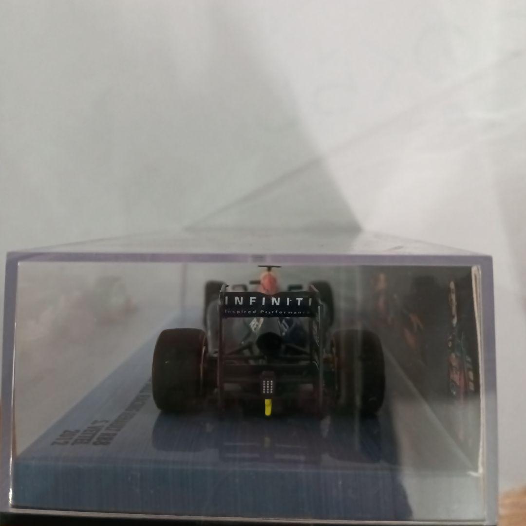 ミニチャンプス　レッドブルRB8 セバスチャン・ベッテル　1/43