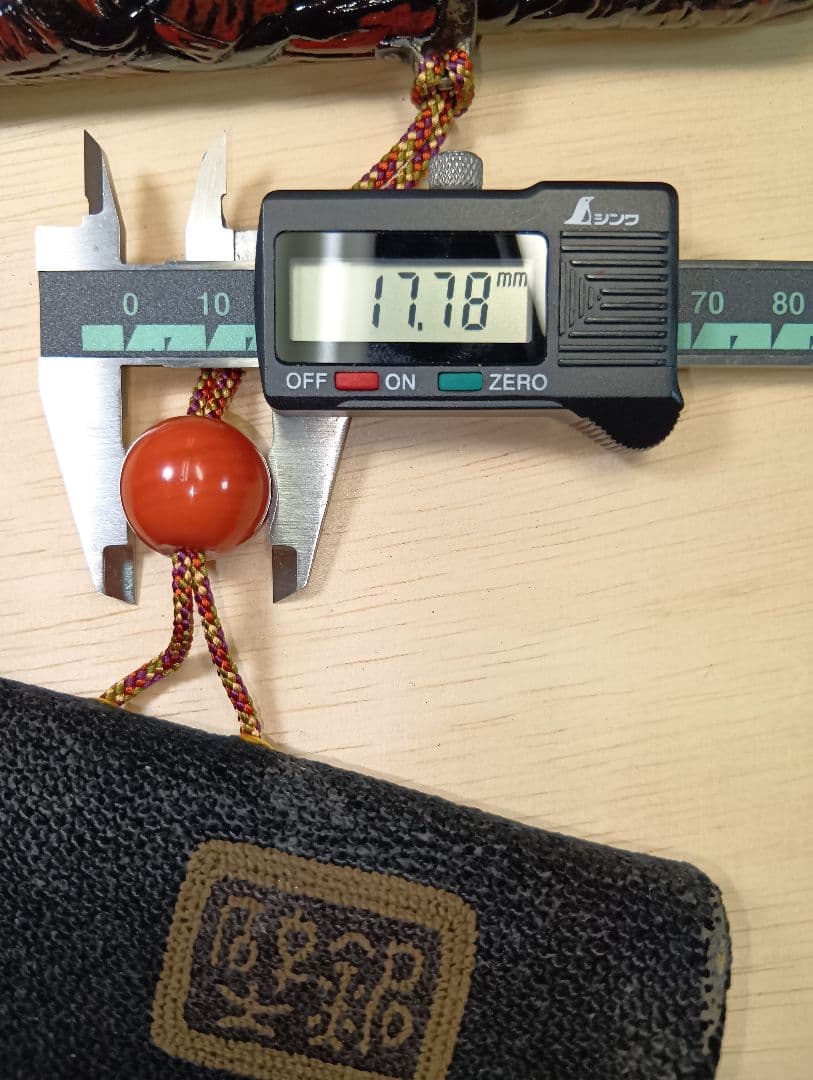 煙草入れ相良刺繍天女前金具／天女漆煙管筒