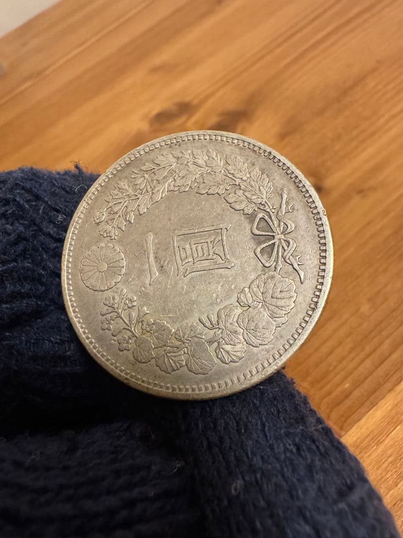Xmas スペシャル❗️★本物保証★新一円銀貨　大型　明治17年　特年　1円　一圓