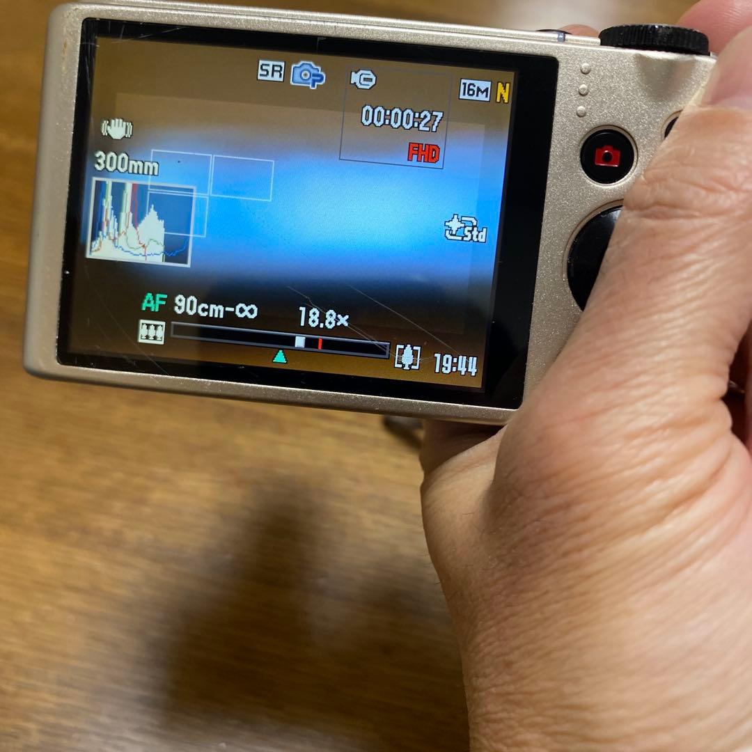 カシオ　EXILIM EZ-ZR300 ジャンク扱い　本体のみ