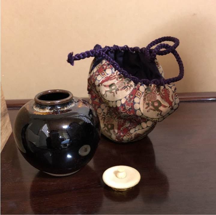 ふじさん　　　茄子文殊茶入 (桶谷定一作))