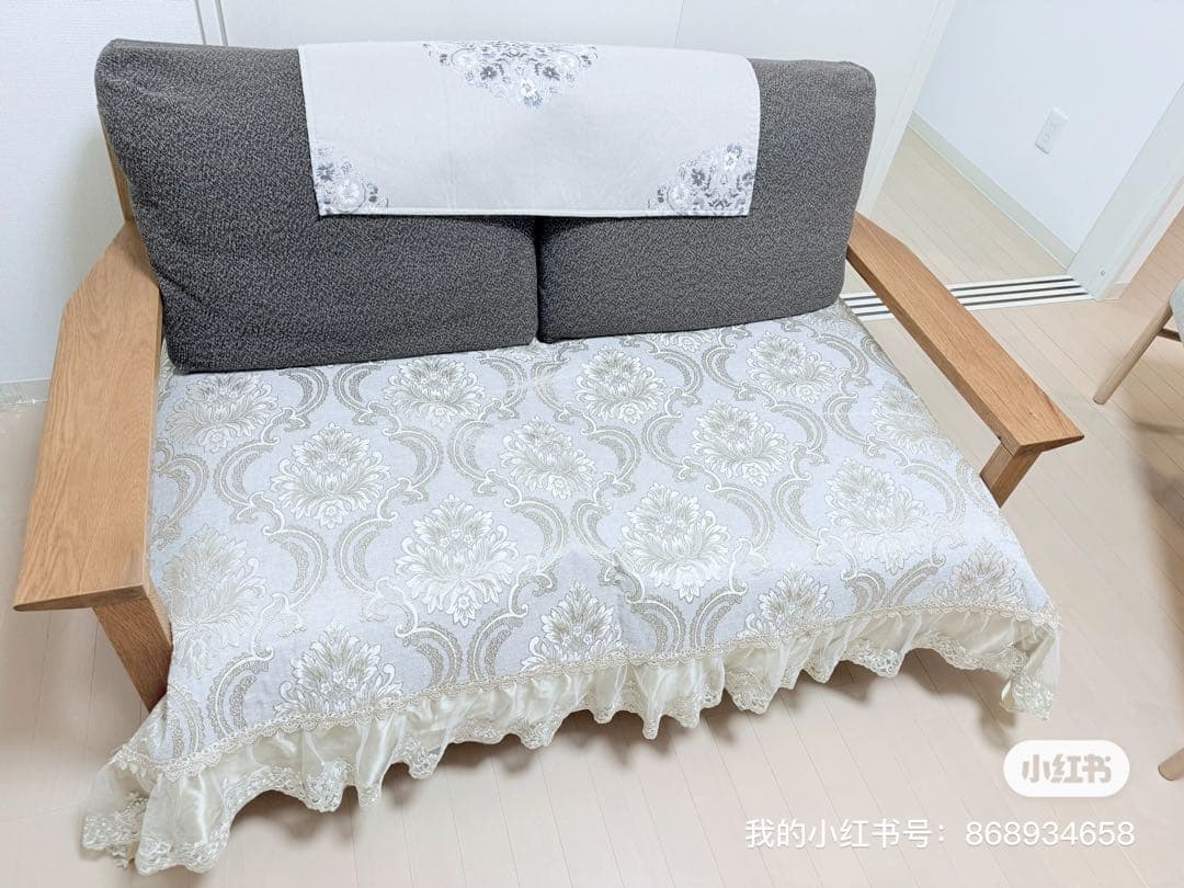 6　無印良品製木製フレーム2人掛けソファ