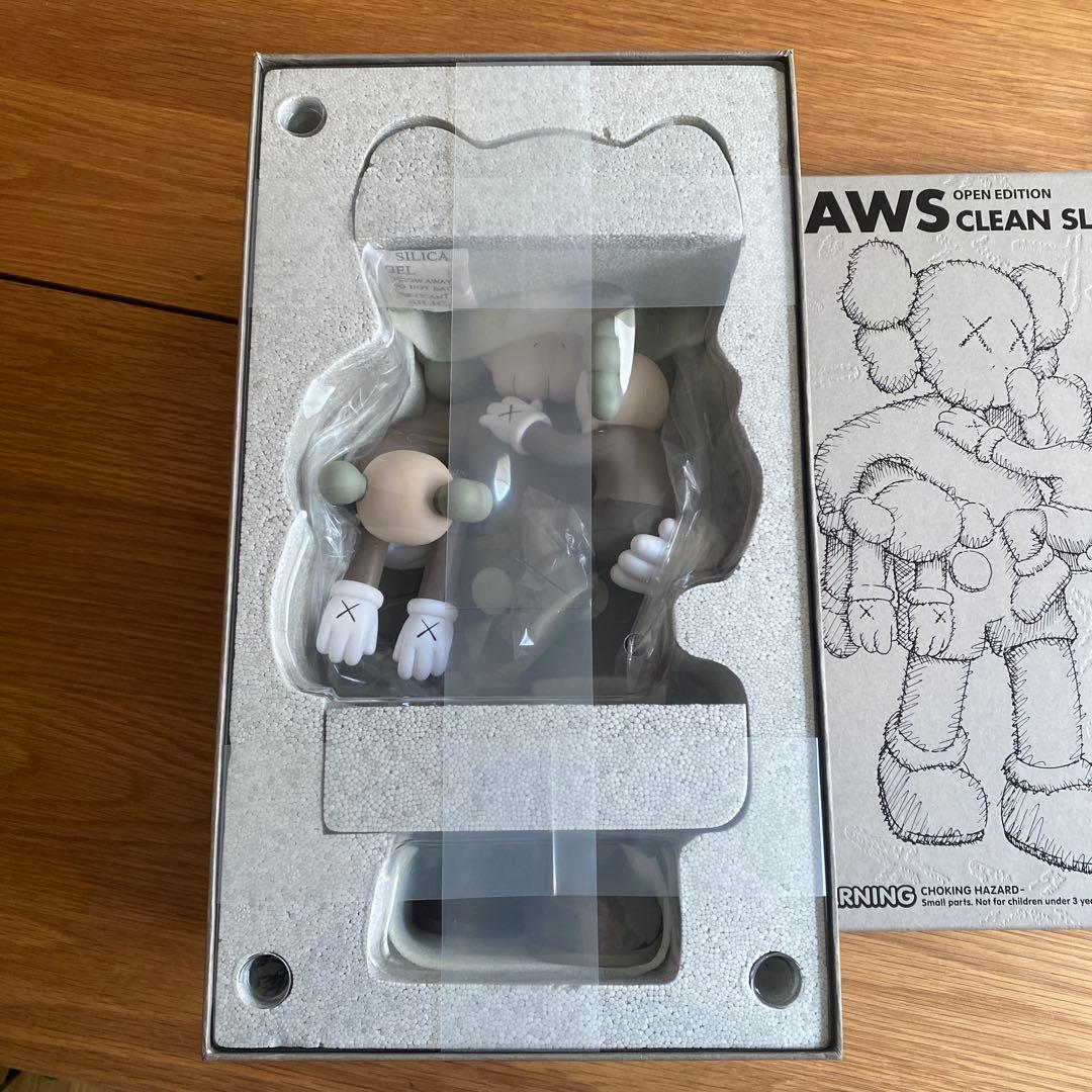 KAWS CLEAN SLATE フィギュア