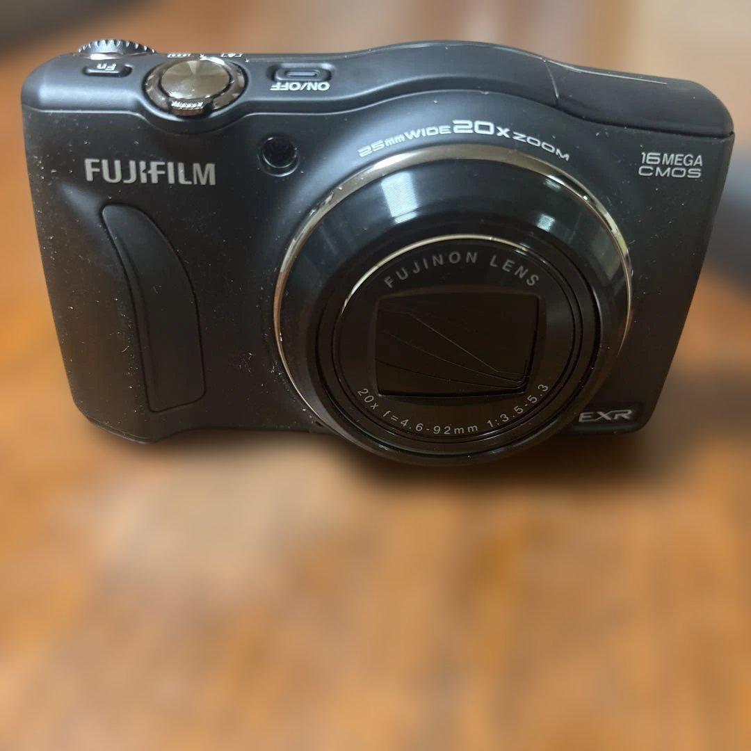 Fujifilm EXR 16メガピクセル コンパクトデジタルカメラ　F750？