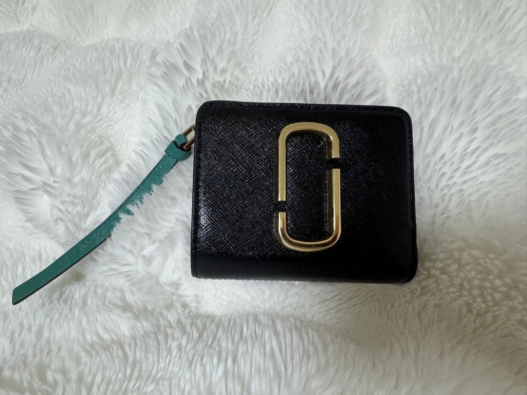 マークジェイコブス　二つ折り財布 黒 白 金色ロゴ