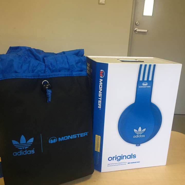 adidas  original ヘッドホン