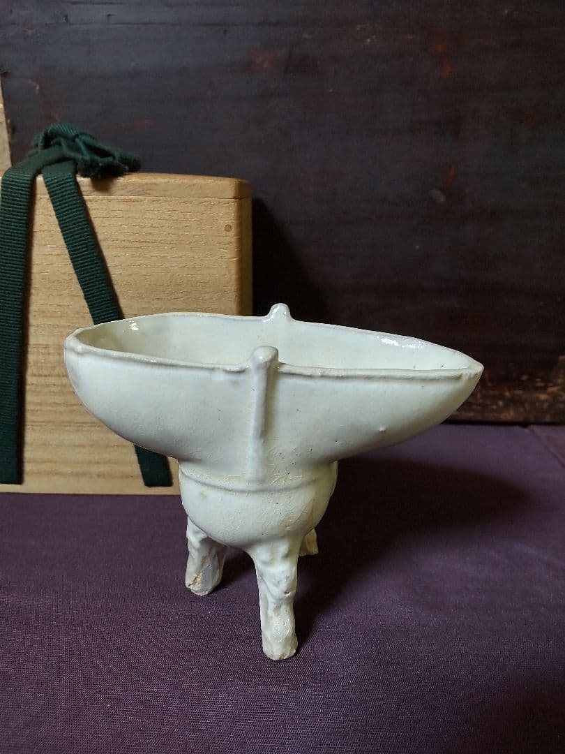 磁州窯　 白磁   爵形盃　　　無疵完品