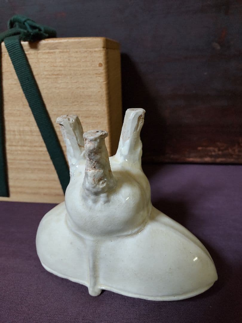 磁州窯　 白磁   爵形盃　　　無疵完品