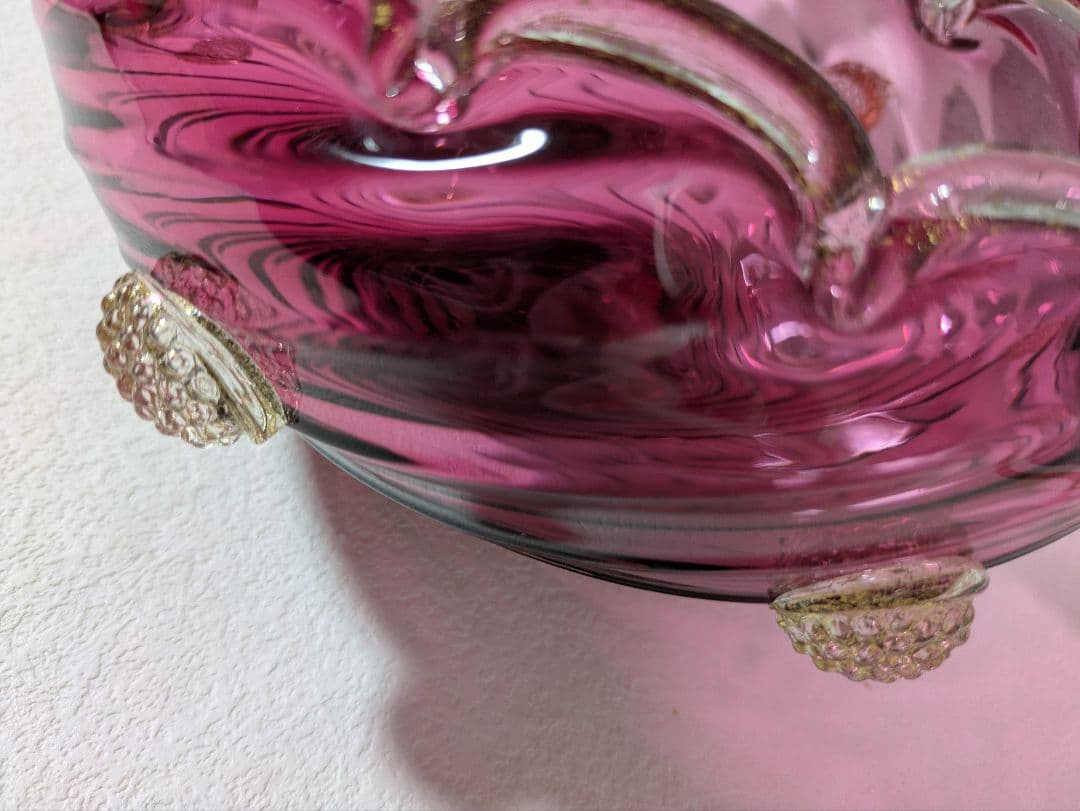 ベネチア　クランベリーのガラスボウル 　波状の縁取り　お値下げ中