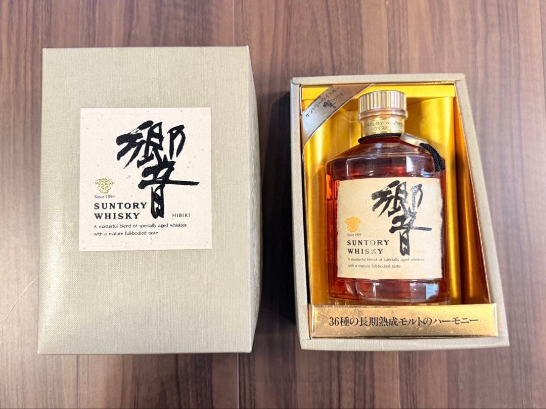 SUNTORY 響　ゴールドキャップ、裏ゴールドラベル