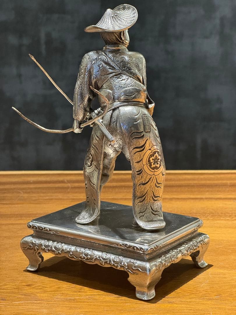 純銀刻印あり。宮尾？作者名？　太田道灌　1462g 材質不明　木箱付き