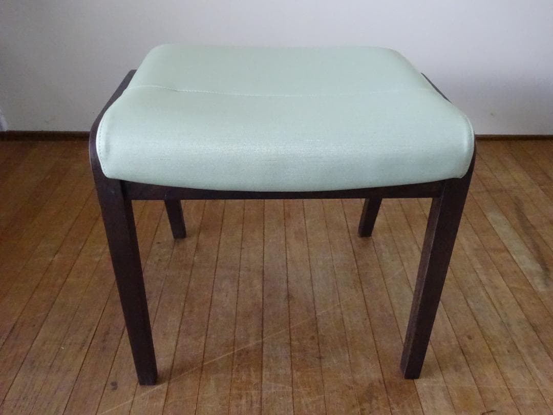 じんちょうげ　カリモク　CT0406　スタッキングチェア　スツール　　美品