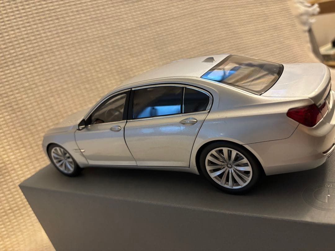 BMW 7シリーズ ミニカー 1/18 シルバー