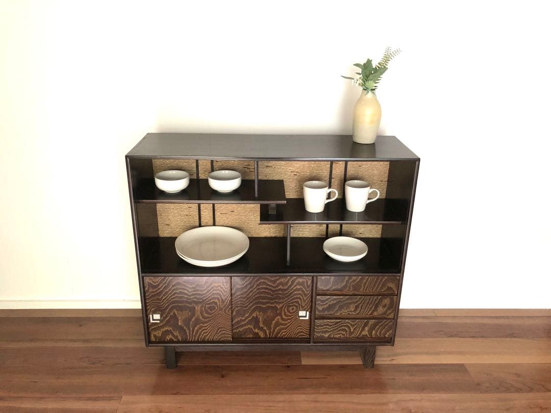 【メンテ済】小降りなビンテージの収納棚　サイドボード　本棚　食器棚