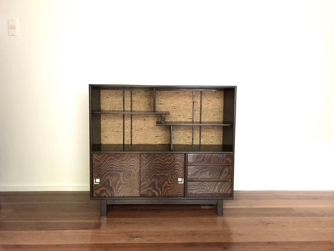 【メンテ済】小降りなビンテージの収納棚　サイドボード　本棚　食器棚