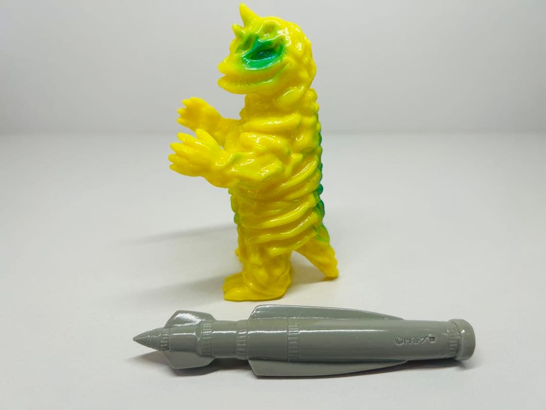 ベアモデル　シーボーズ　ロケット　ミサイル　ソフビ 黄色　怪獣　ウルトラマン