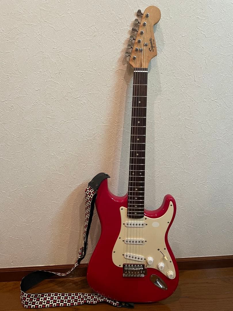 ぺ*】様 Squier エレキギター レッド ケース&シールド&ピックホルダー付