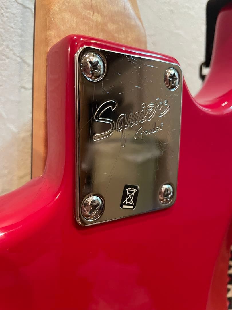ぺ*】様 Squier エレキギター レッド ケース&シールド&ピックホルダー付