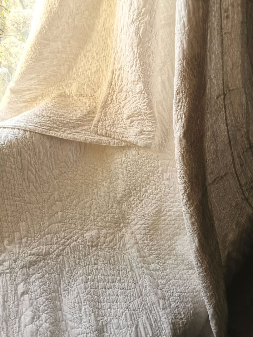 アンティーク ダーラムキルト 手縫 ブライダルホワイトキルト リーフ メダイヨン