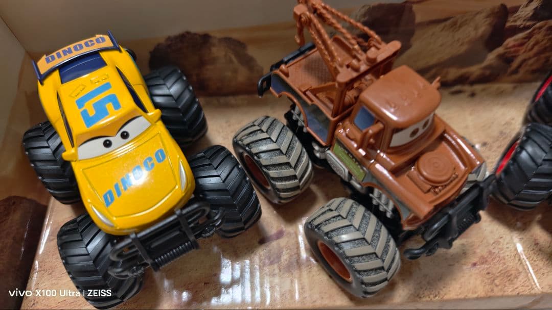 【激安】 カーズ モンスタートラック ミニカー　4台セット ラミレス メーター