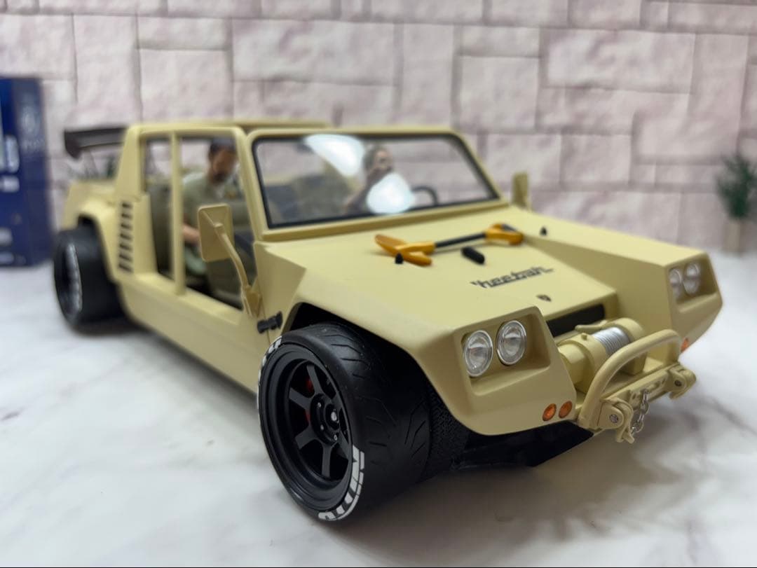 1/18ミニカー ランボルギーニ チーター　カスタム　フィギュア2体付き